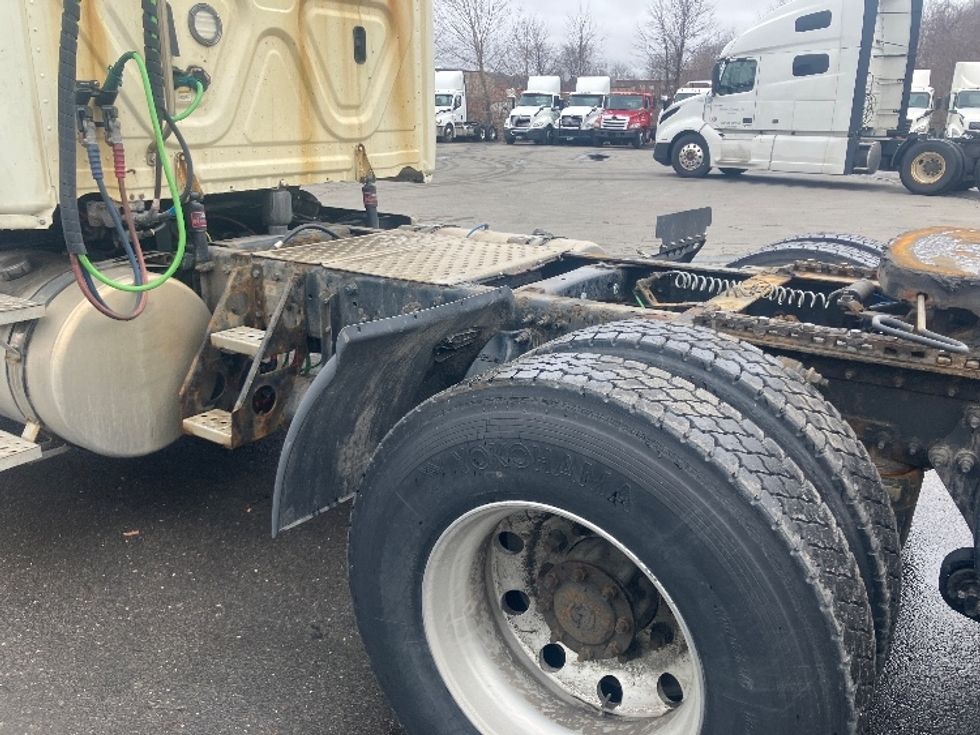Day Cab Tractor-Heavy Duty Tractors-Freightliner-2019-Cascadia 12564ST-Fitchburg-MA-657,506\n\t\tmiles-$ 25,750 - Image 18