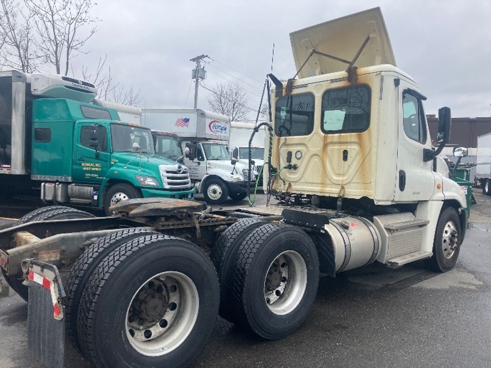 Day Cab Tractor-Heavy Duty Tractors-Freightliner-2019-Cascadia 12564ST-Fitchburg-MA-657,506\n\t\tmiles-$ 25,750 - Image 7