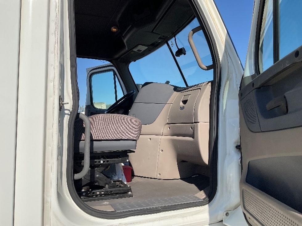 Day Cab Tractor-Heavy Duty Tractors-Freightliner-2019-Cascadia 12564ST-Flint-MI-539,985\n\t\tmiles-$ 32,500 - Image 12