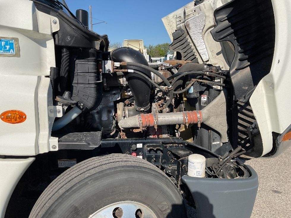 Day Cab Tractor-Heavy Duty Tractors-Freightliner-2019-Cascadia 12564ST-Flint-MI-539,985\n\t\tmiles-$ 32,500 - Image 15