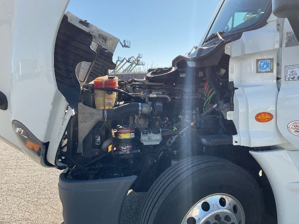 Day Cab Tractor-Heavy Duty Tractors-Freightliner-2019-Cascadia 12564ST-Flint-MI-539,985\n\t\tmiles-$ 32,500 - Image 16