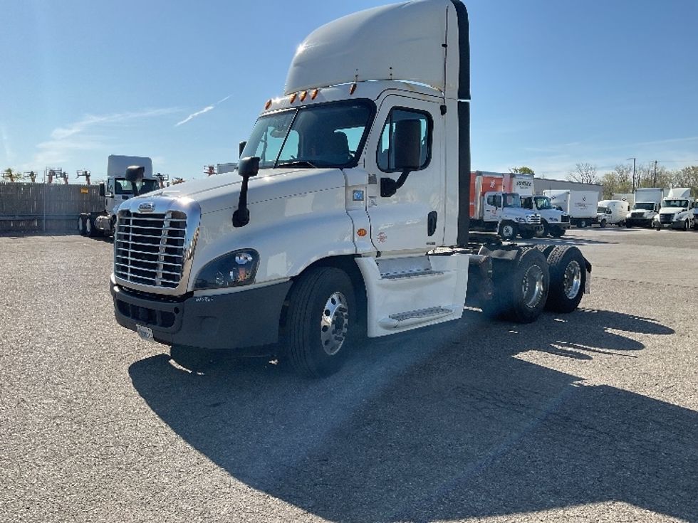 Day Cab Tractor-Heavy Duty Tractors-Freightliner-2019-Cascadia 12564ST-Flint-MI-539,985\n\t\tmiles-$ 32,500 - Image 3