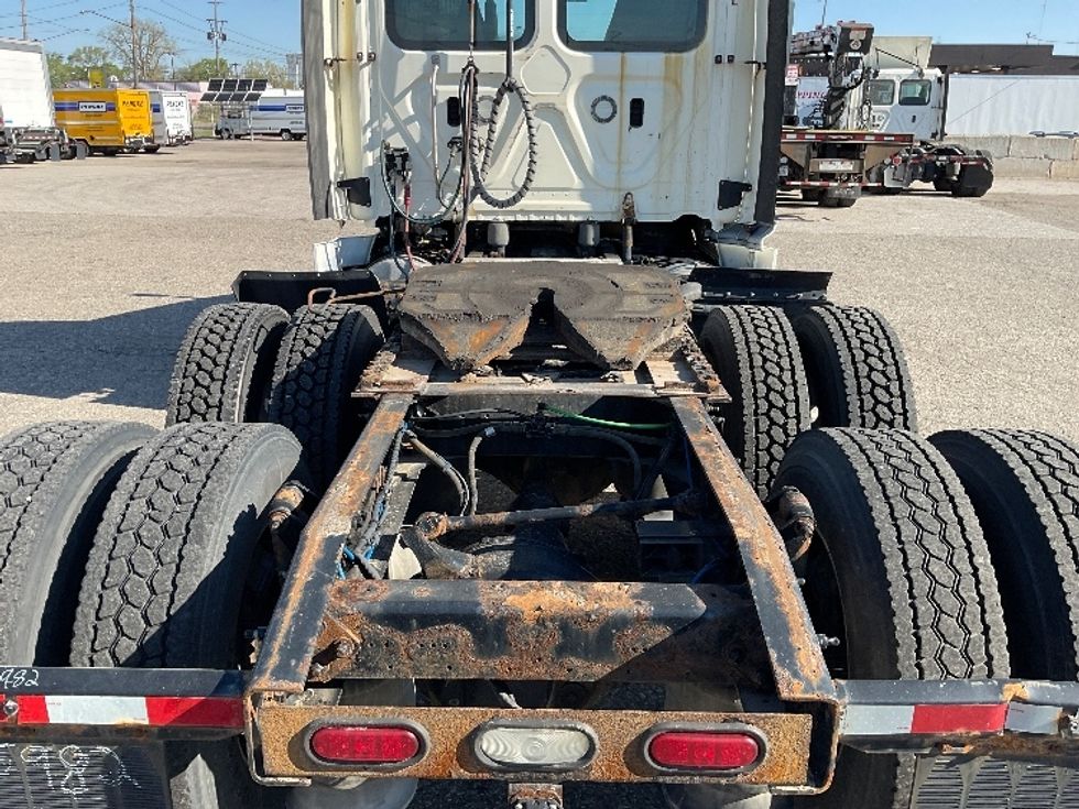 Day Cab Tractor-Heavy Duty Tractors-Freightliner-2019-Cascadia 12564ST-Flint-MI-539,985\n\t\tmiles-$ 32,500 - Image 6