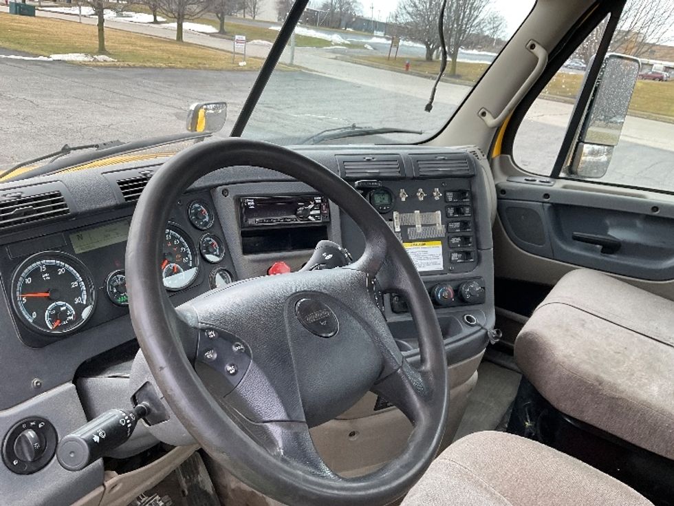 Day Cab Tractor-Heavy Duty Tractors-Freightliner-2019-Cascadia 12564ST-Flower Mound-TX-441,818\n\t\tmiles-$ 40,500 - Image 10