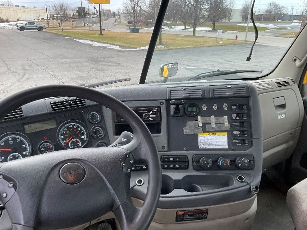 Day Cab Tractor-Heavy Duty Tractors-Freightliner-2019-Cascadia 12564ST-Flower Mound-TX-441,818\n\t\tmiles-$ 40,500 - Image 11