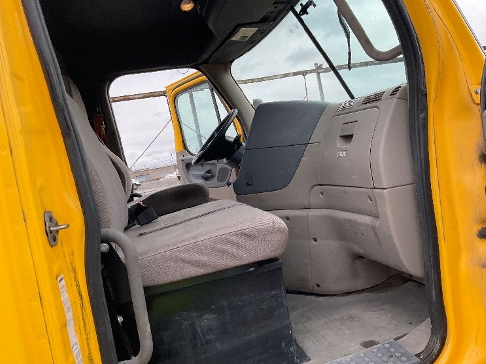 Day Cab Tractor-Heavy Duty Tractors-Freightliner-2019-Cascadia 12564ST-Flower Mound-TX-441,818\n\t\tmiles-$ 40,500 - Image 12