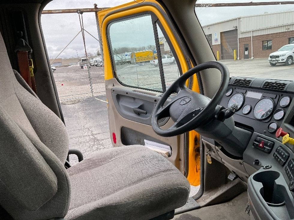 Day Cab Tractor-Heavy Duty Tractors-Freightliner-2019-Cascadia 12564ST-Flower Mound-TX-441,818\n\t\tmiles-$ 40,500 - Image 14