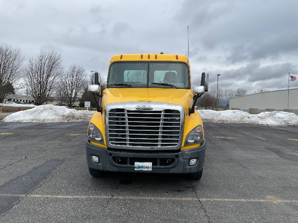Day Cab Tractor-Heavy Duty Tractors-Freightliner-2019-Cascadia 12564ST-Flower Mound-TX-441,818\n\t\tmiles-$ 40,500 - Image 2