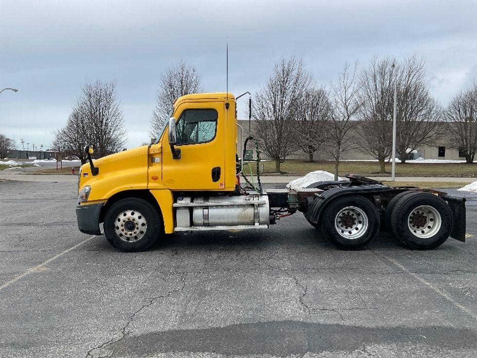 Day Cab Tractor-Heavy Duty Tractors-Freightliner-2019-Cascadia 12564ST-Flower Mound-TX-441,818\n\t\tmiles-$ 40,500 - Image 4
