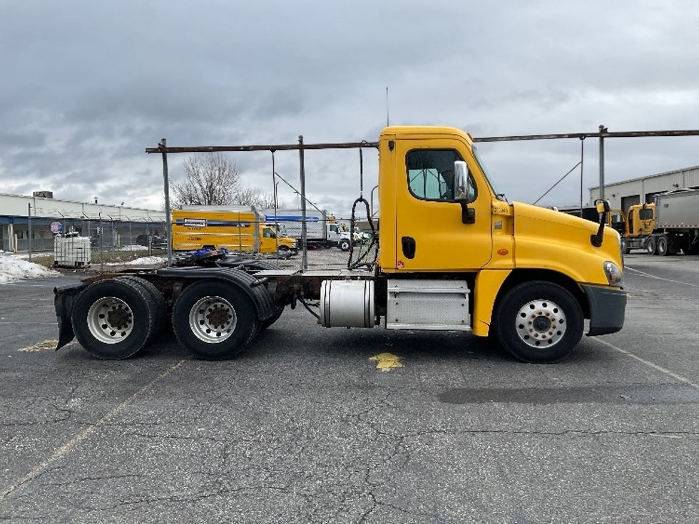 Day Cab Tractor-Heavy Duty Tractors-Freightliner-2019-Cascadia 12564ST-Flower Mound-TX-441,818\n\t\tmiles-$ 40,500 - Image 8