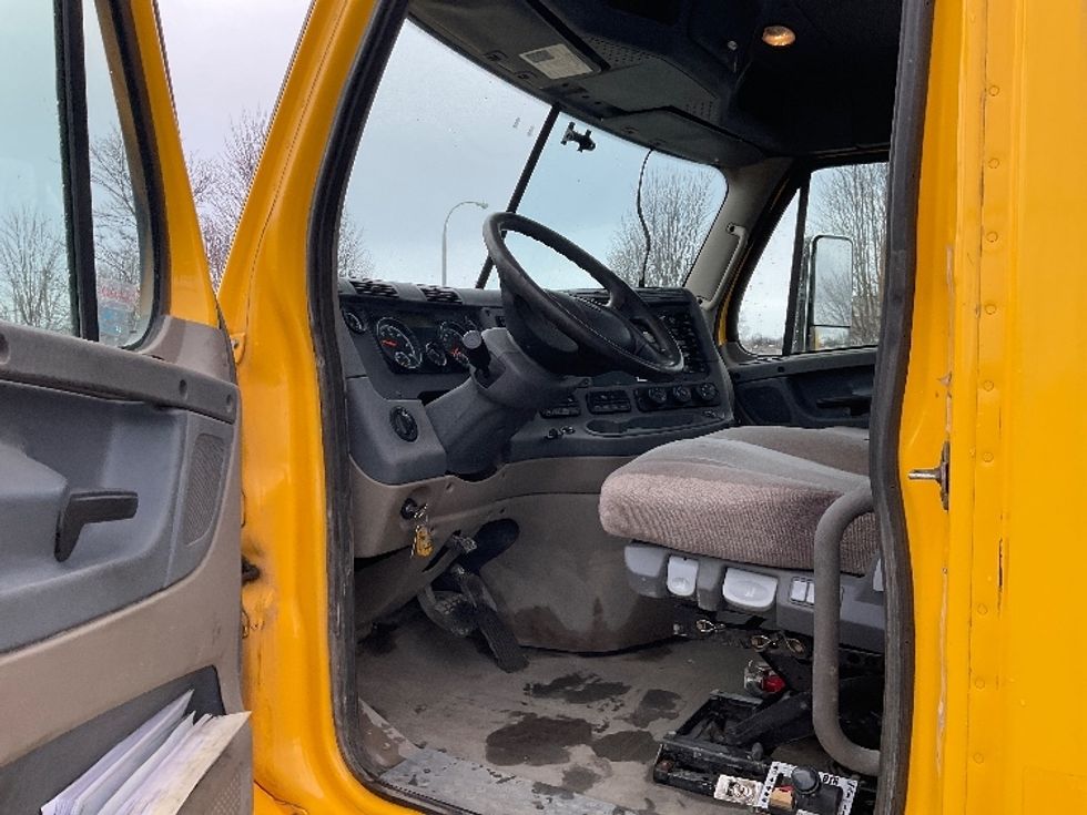 Day Cab Tractor-Heavy Duty Tractors-Freightliner-2019-Cascadia 12564ST-Flower Mound-TX-441,818\n\t\tmiles-$ 40,500 - Image 9