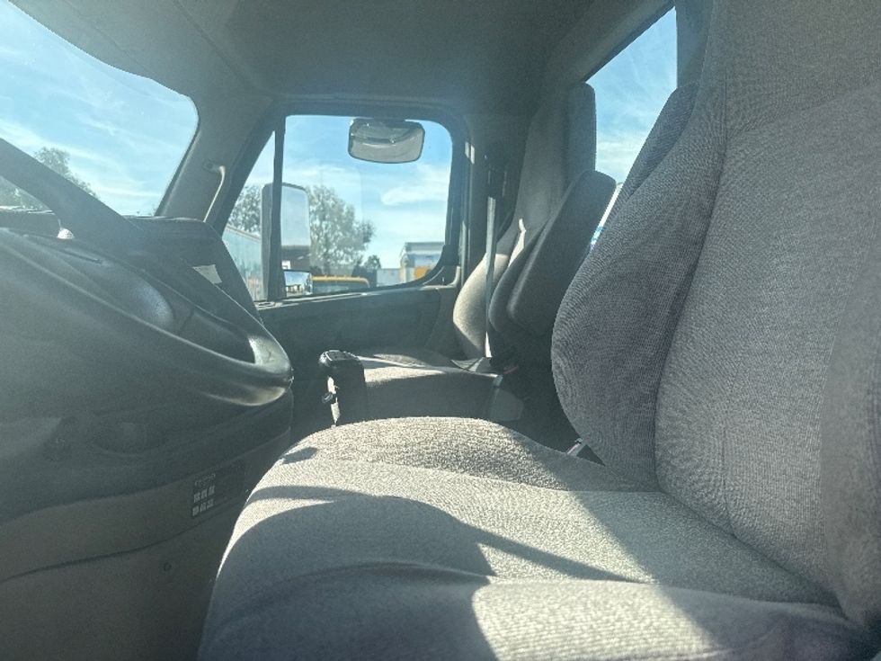 Day Cab Tractor-Heavy Duty Tractors-Freightliner-2019-Cascadia 12564ST-Fontana-CA-222,639\n\t\tmiles-$ 46,250 - Image 10