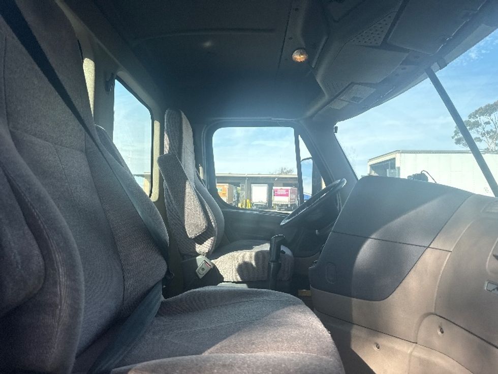 Day Cab Tractor-Heavy Duty Tractors-Freightliner-2019-Cascadia 12564ST-Fontana-CA-222,639\n\t\tmiles-$ 46,250 - Image 12