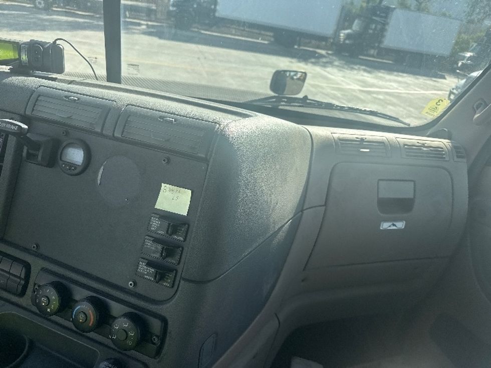 Day Cab Tractor-Heavy Duty Tractors-Freightliner-2019-Cascadia 12564ST-Fontana-CA-222,639\n\t\tmiles-$ 46,250 - Image 13