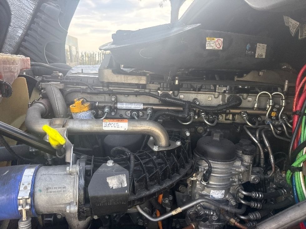 Day Cab Tractor-Heavy Duty Tractors-Freightliner-2019-Cascadia 12564ST-Fontana-CA-222,639\n\t\tmiles-$ 46,250 - Image 16