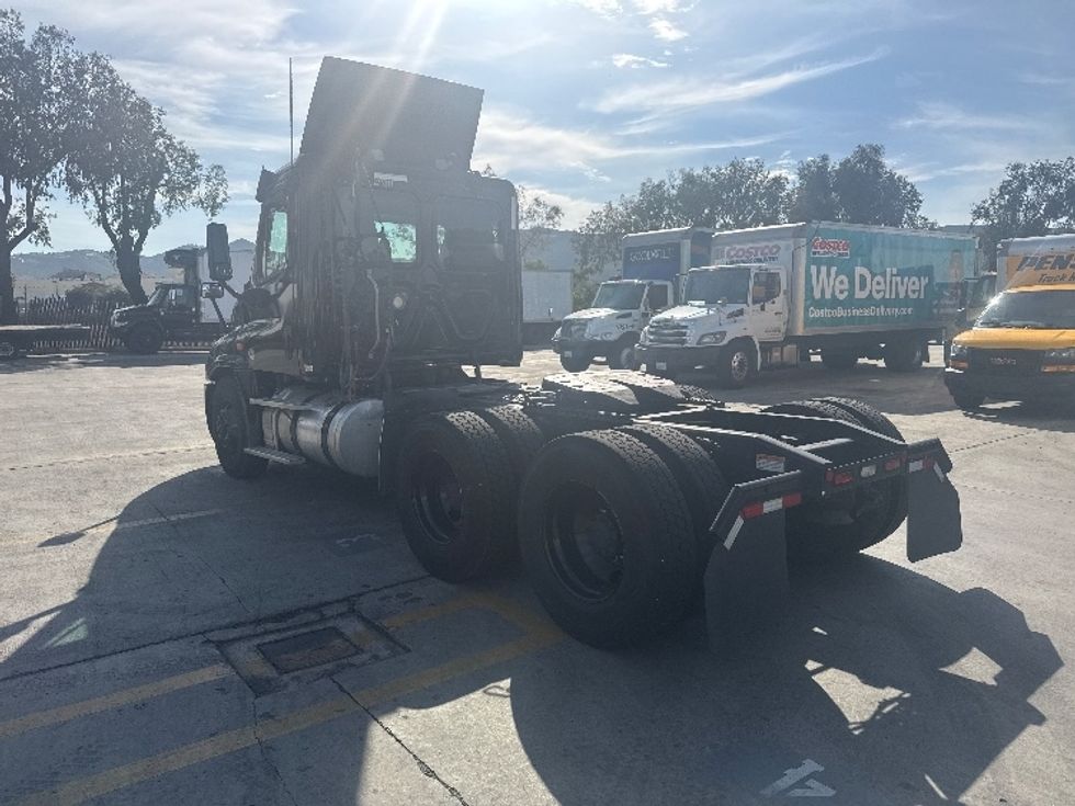Day Cab Tractor-Heavy Duty Tractors-Freightliner-2019-Cascadia 12564ST-Fontana-CA-222,639\n\t\tmiles-$ 46,250 - Image 5