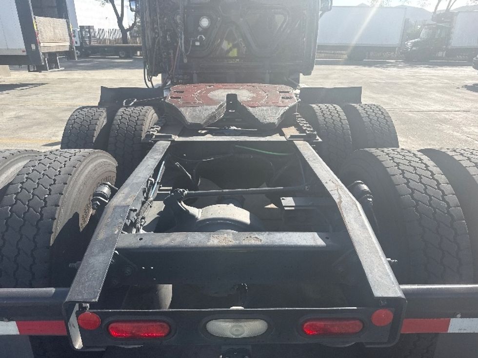 Day Cab Tractor-Heavy Duty Tractors-Freightliner-2019-Cascadia 12564ST-Fontana-CA-222,639\n\t\tmiles-$ 46,250 - Image 6