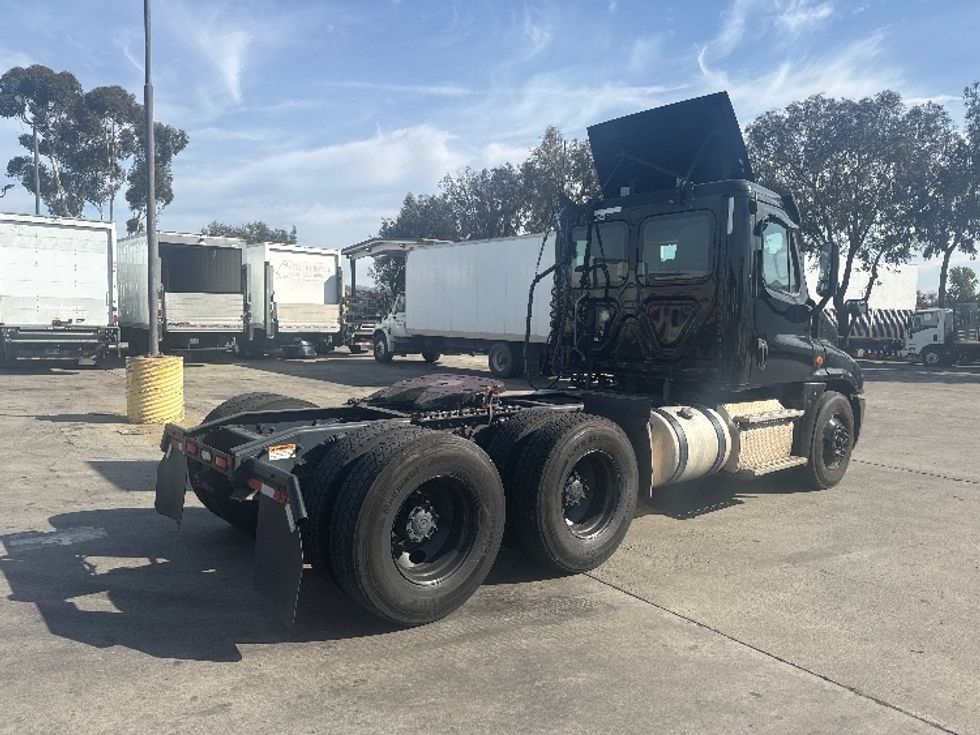 Day Cab Tractor-Heavy Duty Tractors-Freightliner-2019-Cascadia 12564ST-Fontana-CA-222,639\n\t\tmiles-$ 46,250 - Image 7
