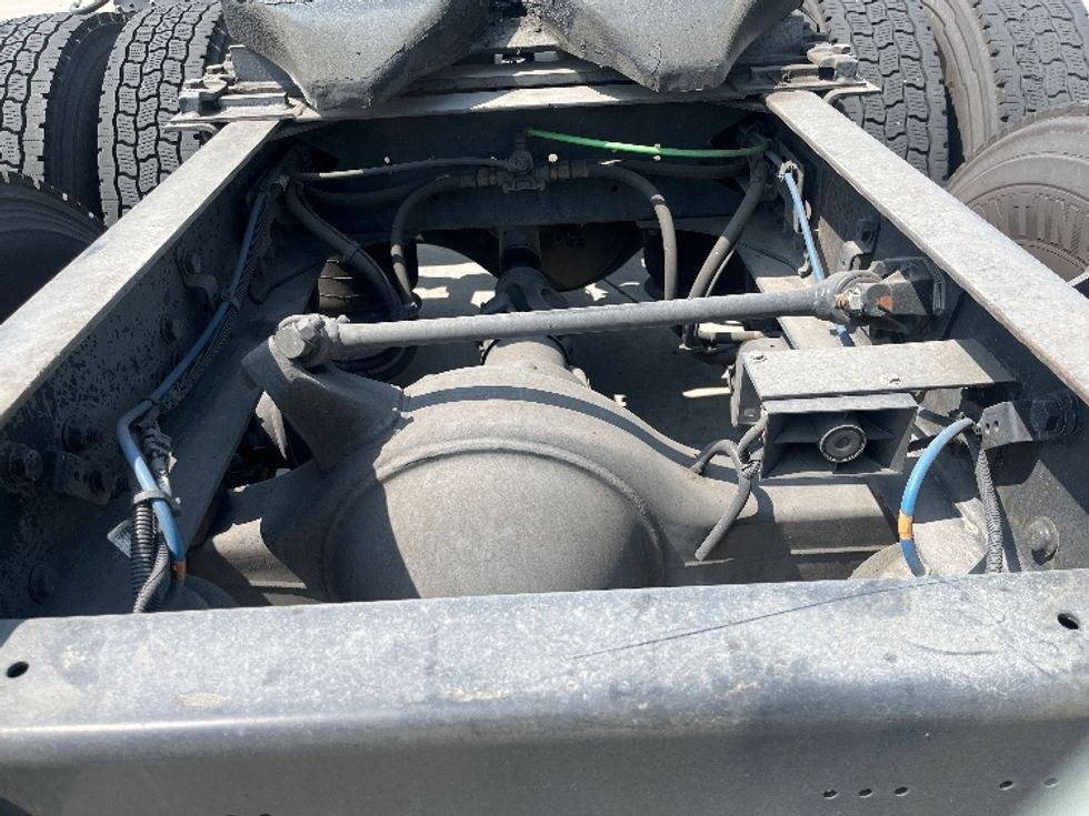 Day Cab Tractor-Heavy Duty Tractors-Freightliner-2019-Cascadia 12564ST-Fontana-CA-329,694\n\t\tmiles-$ 47,250 - Image 6