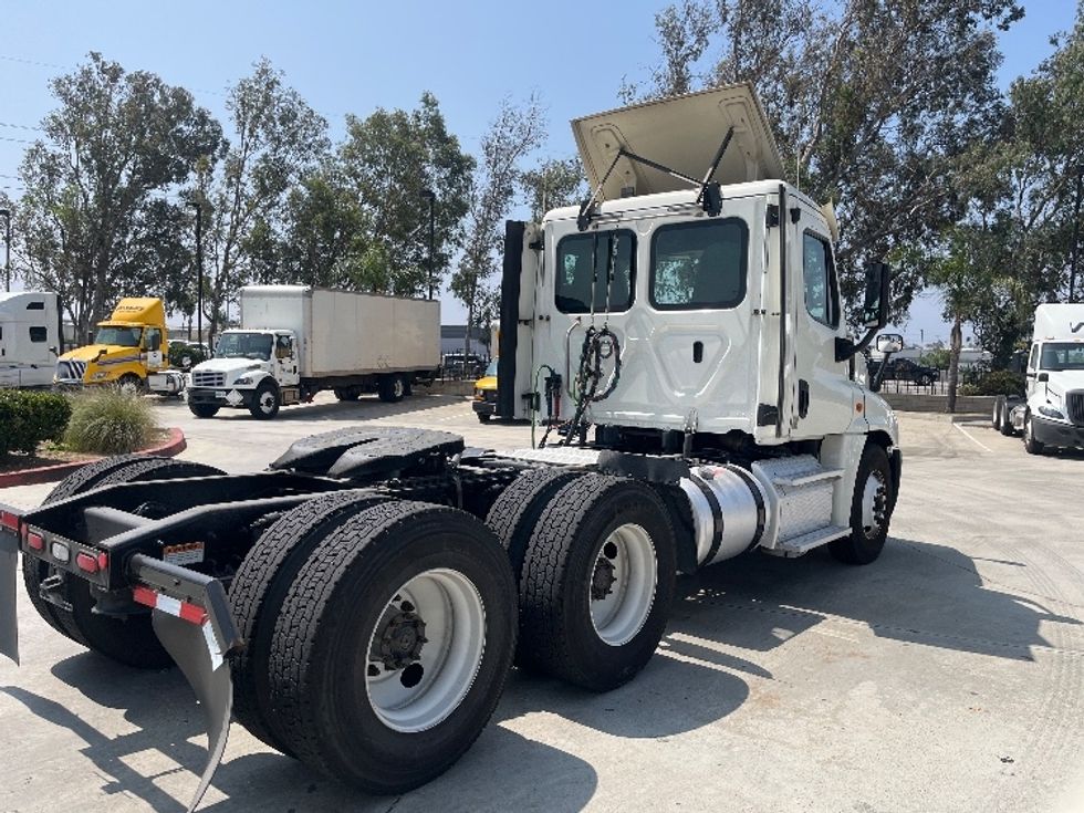 Day Cab Tractor-Heavy Duty Tractors-Freightliner-2019-Cascadia 12564ST-Fontana-CA-329,694\n\t\tmiles-$ 47,250 - Image 7