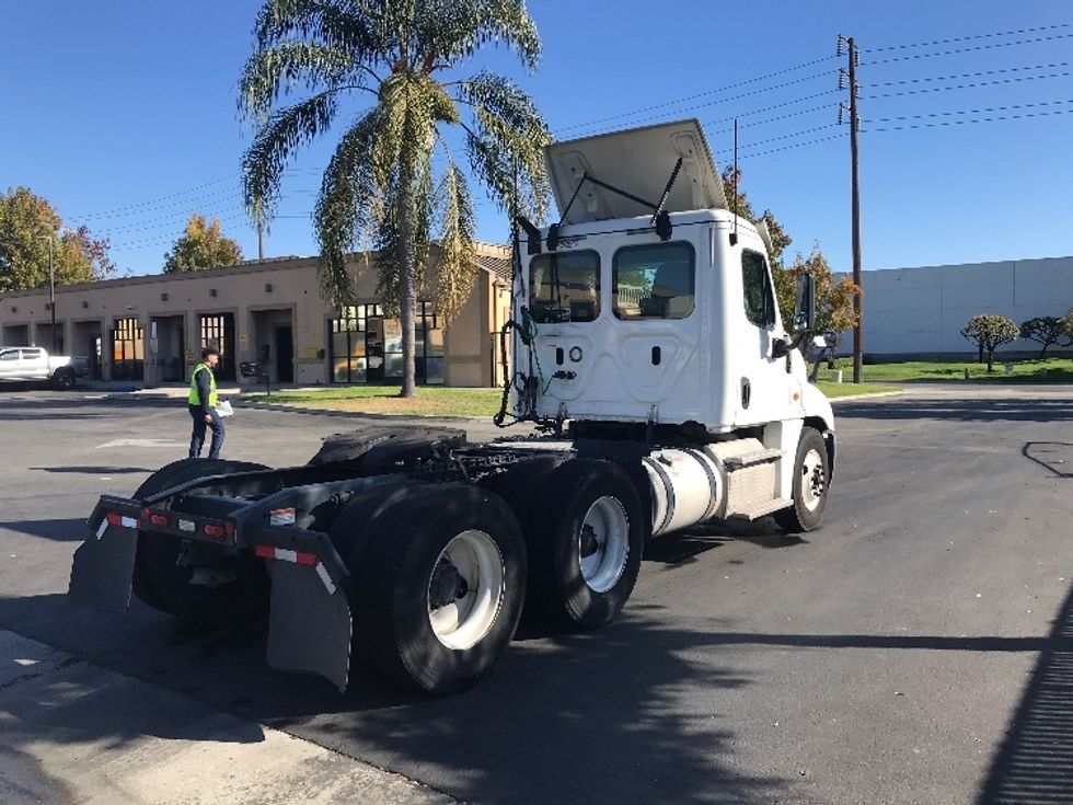Day Cab Tractor-Heavy Duty Tractors-Freightliner-2019-Cascadia 12564ST-Fontana-CA-338,978\n\t\tmiles-$ 57,500 - Image 7