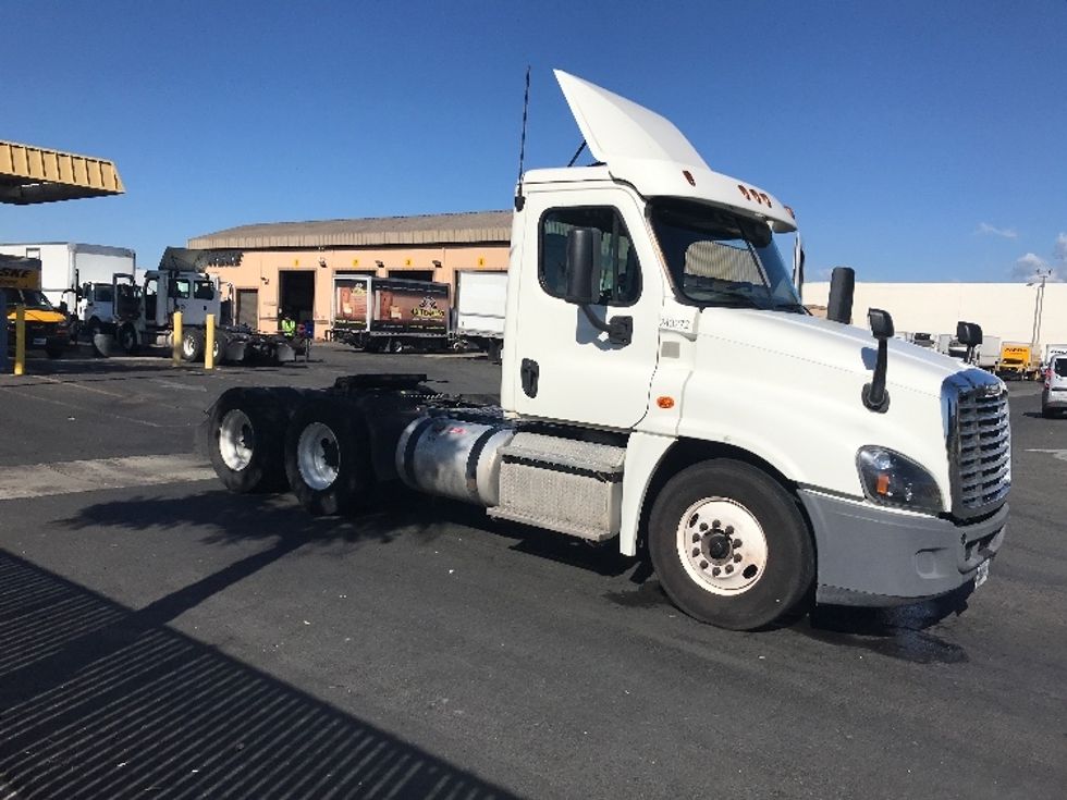 Day Cab Tractor-Heavy Duty Tractors-Freightliner-2019-Cascadia 12564ST-Fontana-CA-338,978\n\t\tmiles-$ 57,500 - Image 8