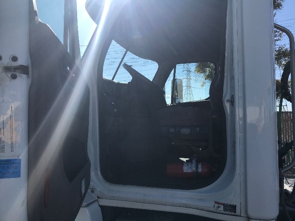 Day Cab Tractor-Heavy Duty Tractors-Freightliner-2019-Cascadia 12564ST-Fontana-CA-338,978\n\t\tmiles-$ 57,500 - Image 9