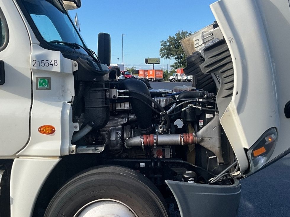 Day Cab Tractor-Heavy Duty Tractors-Freightliner-2019-Cascadia 12564ST-Forest Park-GA-305,920\n\t\tmiles-$ 46,750 - Image 15