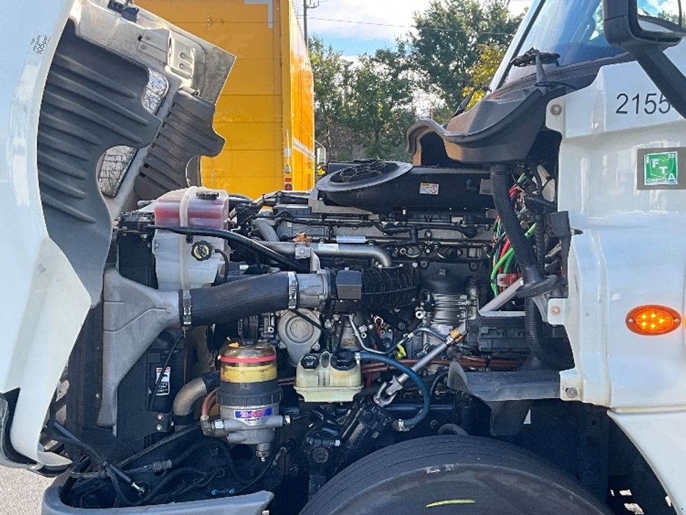 Day Cab Tractor-Heavy Duty Tractors-Freightliner-2019-Cascadia 12564ST-Forest Park-GA-305,920\n\t\tmiles-$ 46,750 - Image 16