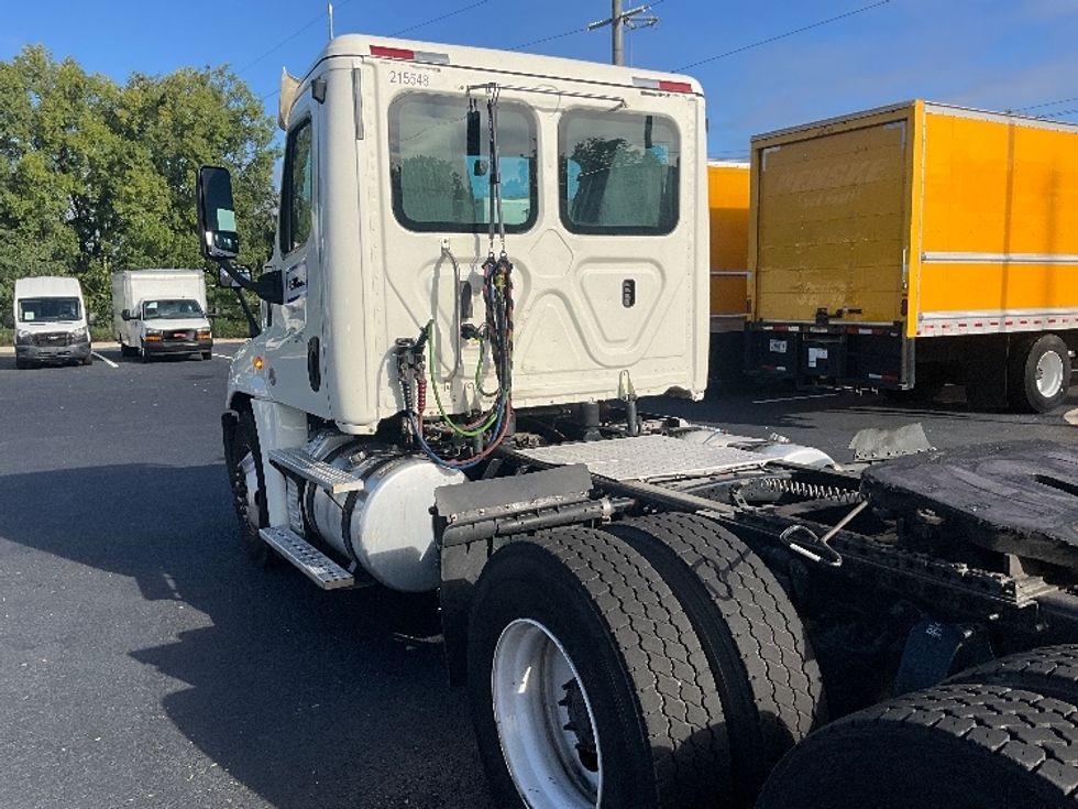 Day Cab Tractor-Heavy Duty Tractors-Freightliner-2019-Cascadia 12564ST-Forest Park-GA-305,920\n\t\tmiles-$ 46,750 - Image 18