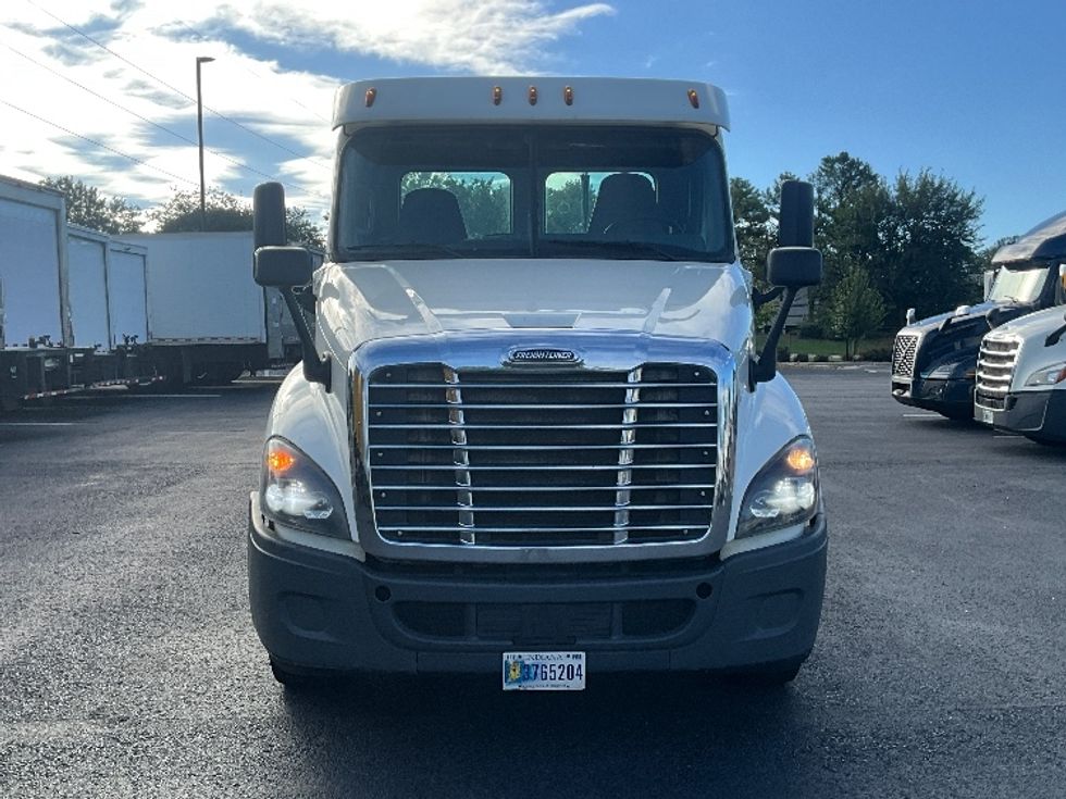 Day Cab Tractor-Heavy Duty Tractors-Freightliner-2019-Cascadia 12564ST-Forest Park-GA-305,920\n\t\tmiles-$ 46,750 - Image 2
