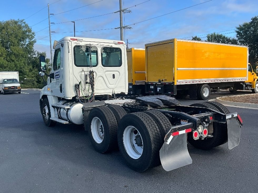 Day Cab Tractor-Heavy Duty Tractors-Freightliner-2019-Cascadia 12564ST-Forest Park-GA-305,920\n\t\tmiles-$ 46,750 - Image 5