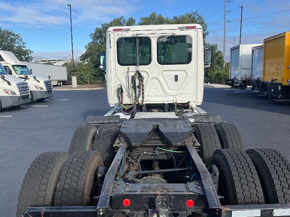 Day Cab Tractor-Heavy Duty Tractors-Freightliner-2019-Cascadia 12564ST-Forest Park-GA-305,920\n\t\tmiles-$ 46,750 - Image 6