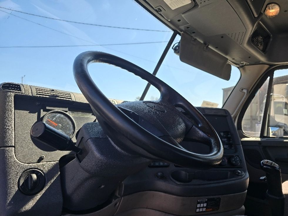 Day Cab Tractor-Heavy Duty Tractors-Freightliner-2019-Cascadia 12564ST-Forest Park-GA-309,348\n\t\tmiles-$ 48,000 - Image 10