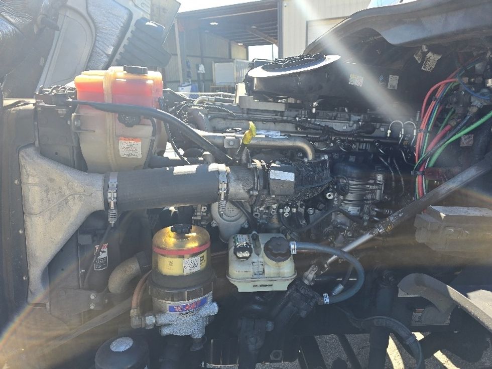 Day Cab Tractor-Heavy Duty Tractors-Freightliner-2019-Cascadia 12564ST-Forest Park-GA-309,348\n\t\tmiles-$ 48,000 - Image 16