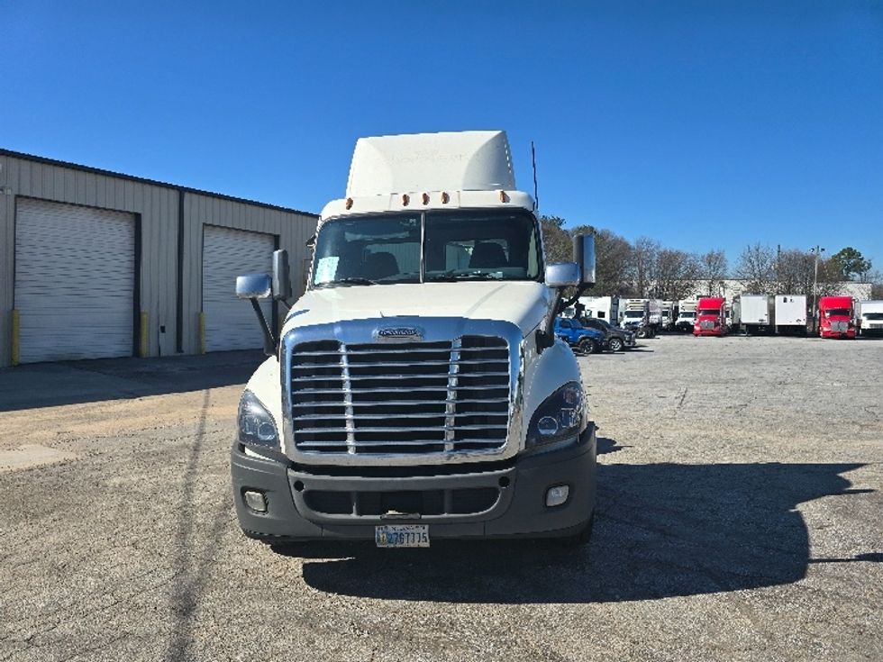 Day Cab Tractor-Heavy Duty Tractors-Freightliner-2019-Cascadia 12564ST-Forest Park-GA-309,348\n\t\tmiles-$ 48,000 - Image 2