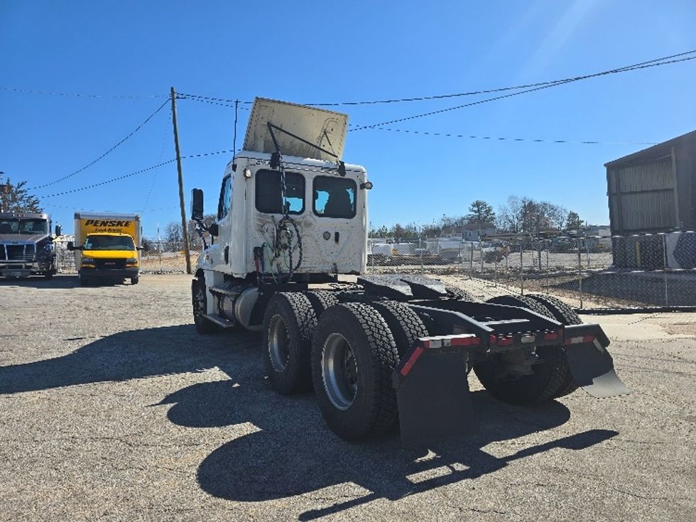 Day Cab Tractor-Heavy Duty Tractors-Freightliner-2019-Cascadia 12564ST-Forest Park-GA-309,348\n\t\tmiles-$ 48,000 - Image 5