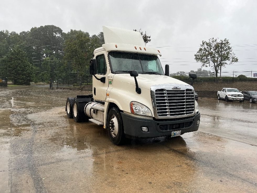 Day Cab Tractor-Heavy Duty Tractors-Freightliner-2019-Cascadia 12564ST-Forest Park-GA-493,836\n\t\tmiles-$ 36,250 - Image 1