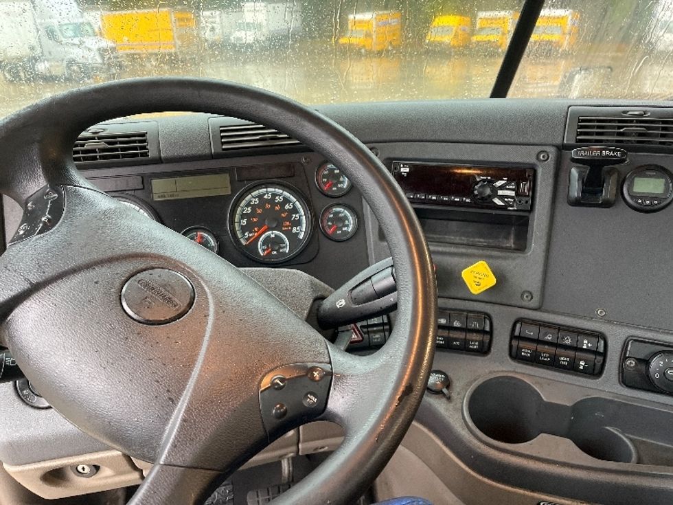 Day Cab Tractor-Heavy Duty Tractors-Freightliner-2019-Cascadia 12564ST-Forest Park-GA-493,836\n\t\tmiles-$ 36,250 - Image 11