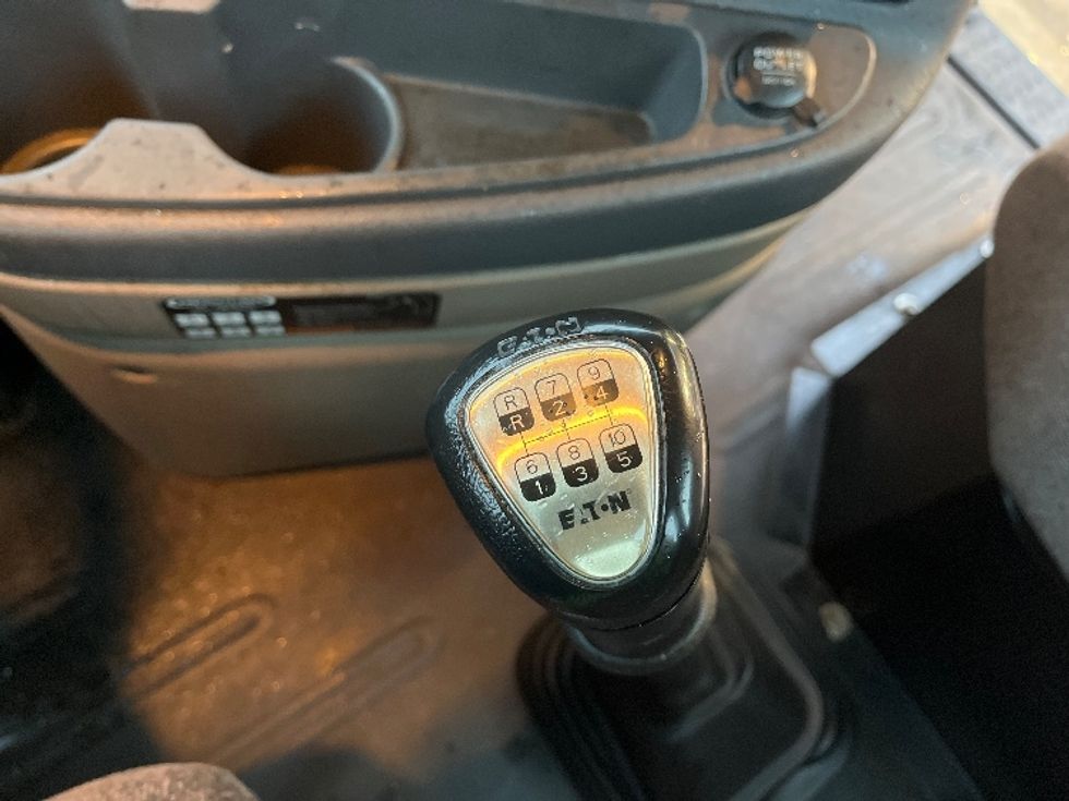 Day Cab Tractor-Heavy Duty Tractors-Freightliner-2019-Cascadia 12564ST-Forest Park-GA-493,836\n\t\tmiles-$ 36,250 - Image 17