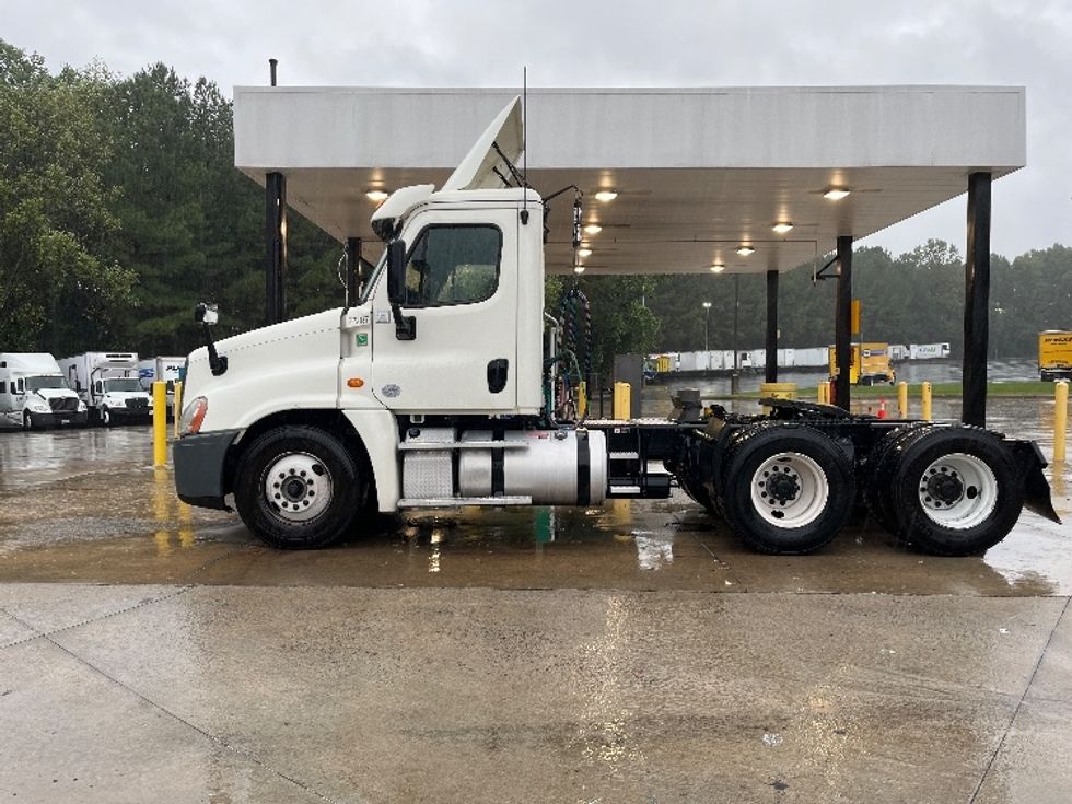 Day Cab Tractor-Heavy Duty Tractors-Freightliner-2019-Cascadia 12564ST-Forest Park-GA-493,836\n\t\tmiles-$ 36,250 - Image 4