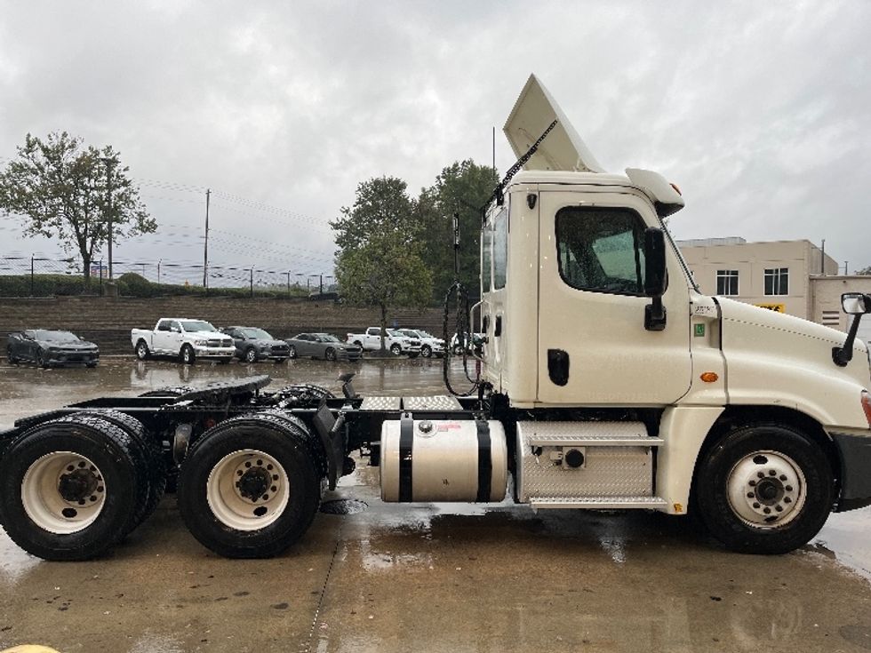 Day Cab Tractor-Heavy Duty Tractors-Freightliner-2019-Cascadia 12564ST-Forest Park-GA-493,836\n\t\tmiles-$ 36,250 - Image 8
