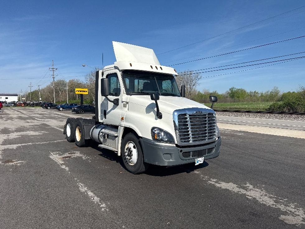 Day Cab Tractor-Heavy Duty Tractors-Freightliner-2019-Cascadia 12564ST-Fort Wayne-IN-743,345\n\t\tmiles-$ 23,000 - Image 1