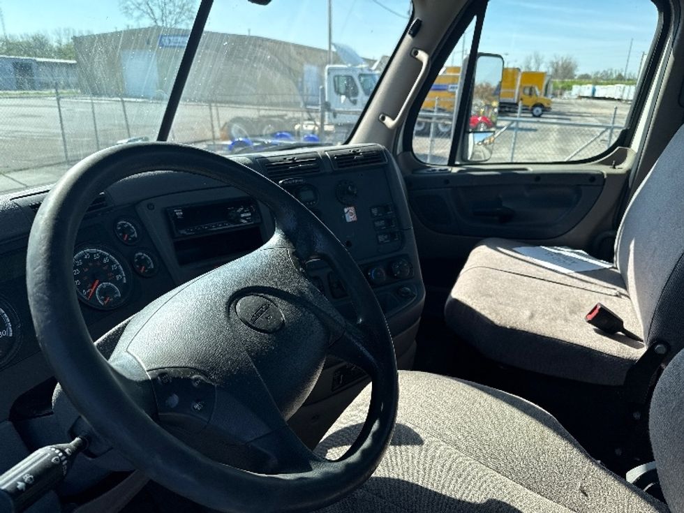 Day Cab Tractor-Heavy Duty Tractors-Freightliner-2019-Cascadia 12564ST-Fort Wayne-IN-743,345\n\t\tmiles-$ 23,000 - Image 10