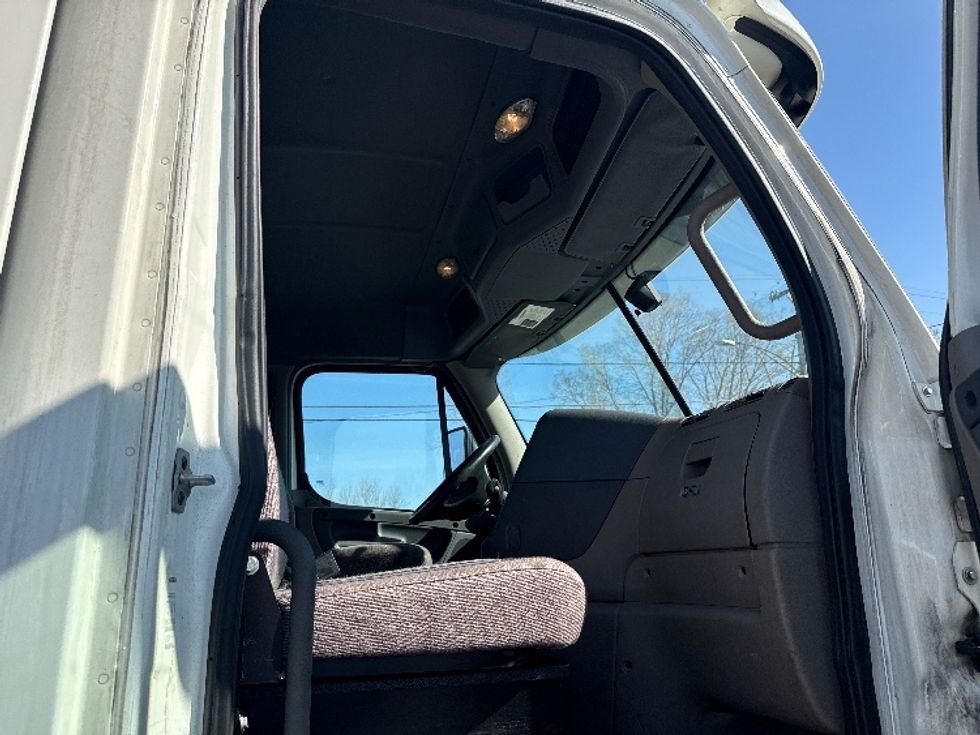 Day Cab Tractor-Heavy Duty Tractors-Freightliner-2019-Cascadia 12564ST-Fort Wayne-IN-743,345\n\t\tmiles-$ 23,000 - Image 12
