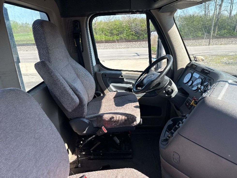 Day Cab Tractor-Heavy Duty Tractors-Freightliner-2019-Cascadia 12564ST-Fort Wayne-IN-743,345\n\t\tmiles-$ 23,000 - Image 14