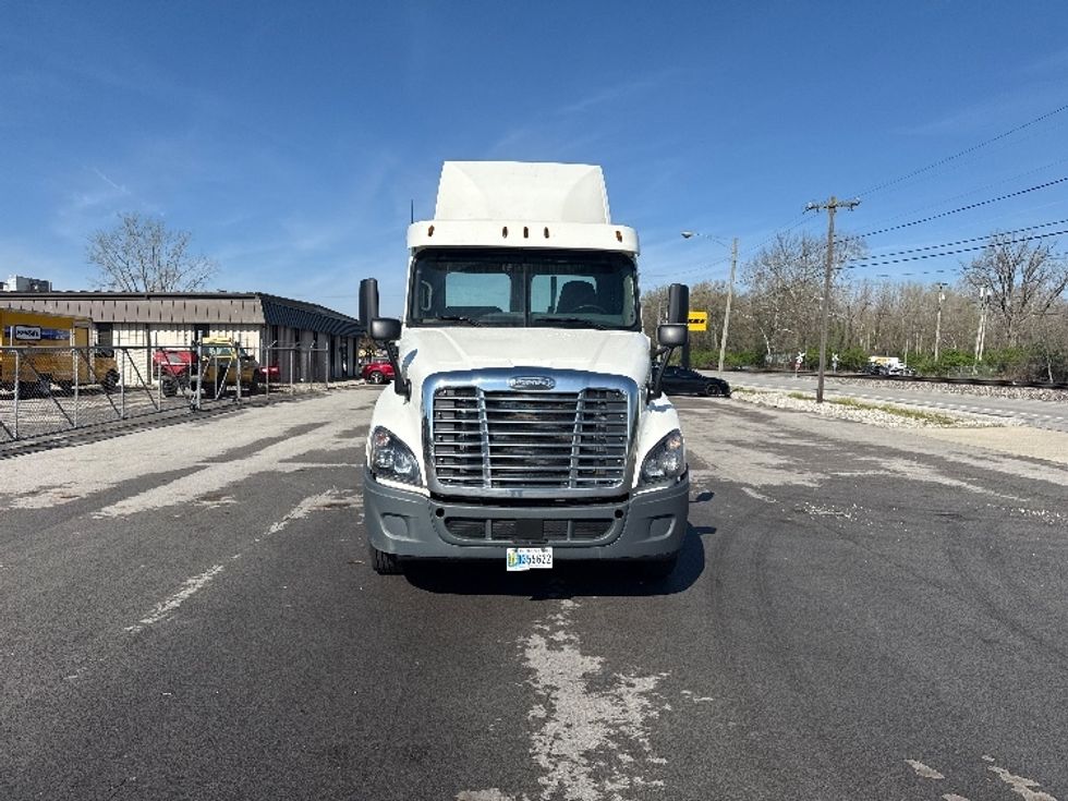 Day Cab Tractor-Heavy Duty Tractors-Freightliner-2019-Cascadia 12564ST-Fort Wayne-IN-743,345\n\t\tmiles-$ 23,000 - Image 2