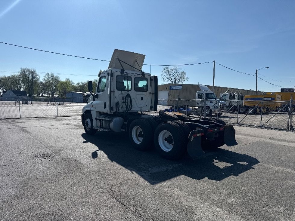 Day Cab Tractor-Heavy Duty Tractors-Freightliner-2019-Cascadia 12564ST-Fort Wayne-IN-743,345\n\t\tmiles-$ 23,000 - Image 5