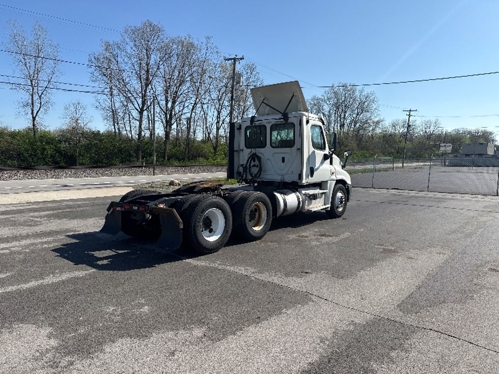 Day Cab Tractor-Heavy Duty Tractors-Freightliner-2019-Cascadia 12564ST-Fort Wayne-IN-743,345\n\t\tmiles-$ 23,000 - Image 7