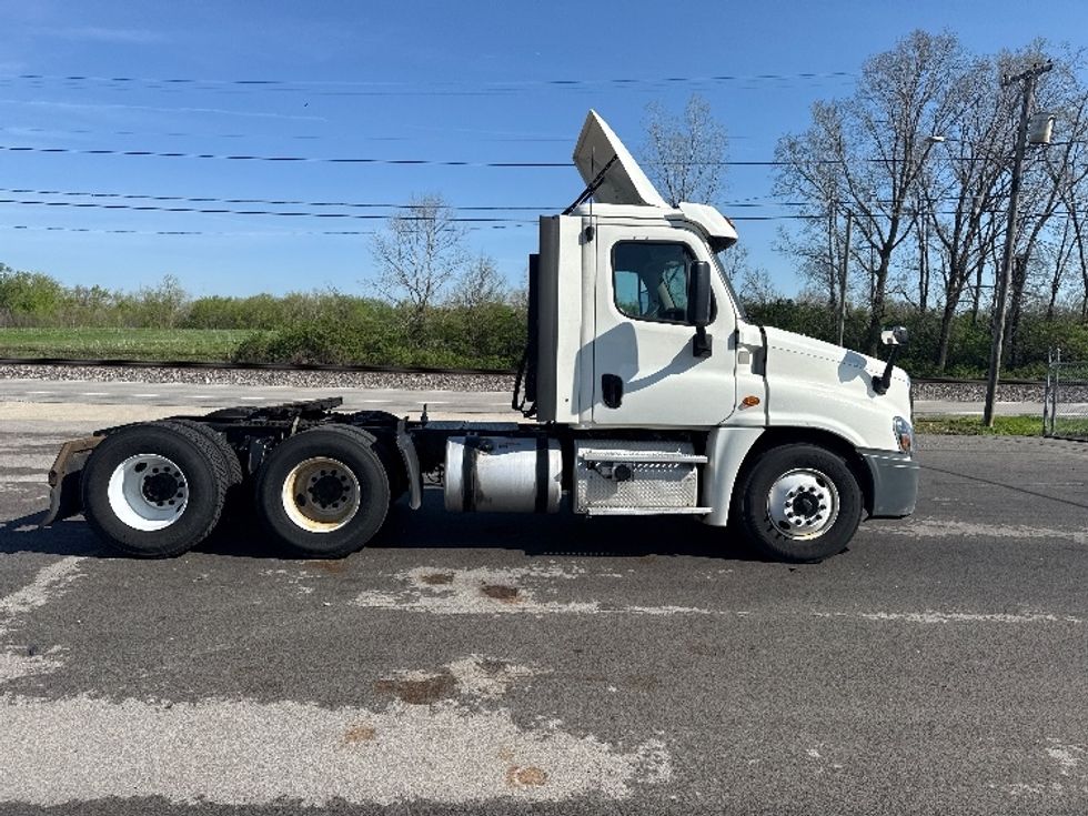 Day Cab Tractor-Heavy Duty Tractors-Freightliner-2019-Cascadia 12564ST-Fort Wayne-IN-743,345\n\t\tmiles-$ 23,000 - Image 8